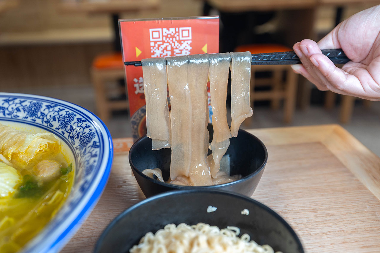 冒香香一中店，比臉大巨無霸川菜鍋物，紅油冒菜鍋香辣湯底14豐富配料讓你一次大飽口福，台中北區美食推薦