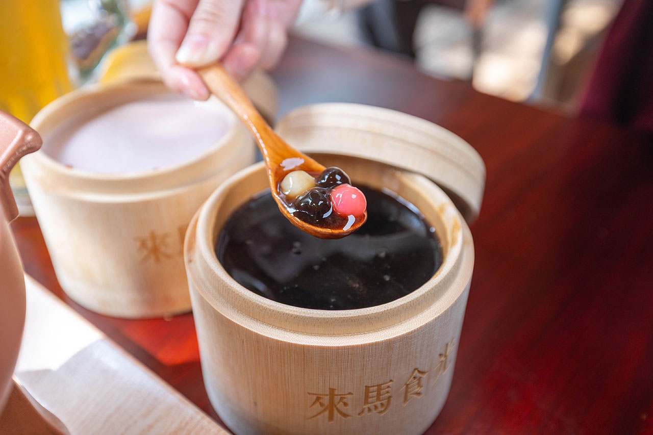 來馬食光｜苗栗親子餐廳推薦，超豐盛南洋料理冬季限定鍋物，南洋甜點下午茶美食吃到爽，2026頭份火鍋推薦！