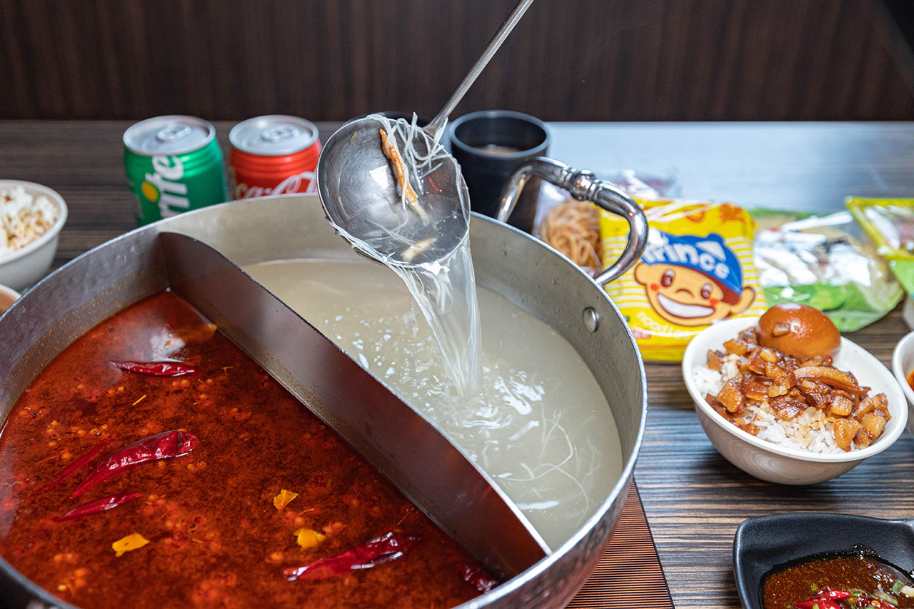 牛羊爭霸 八德店｜肉控必訪超狂桃園吃到飽火鍋，將近100樣食材牛豬羊海鮮一次吃個夠！ 還有甜點冰品自助吧，桃園八德羊肉爐推薦！