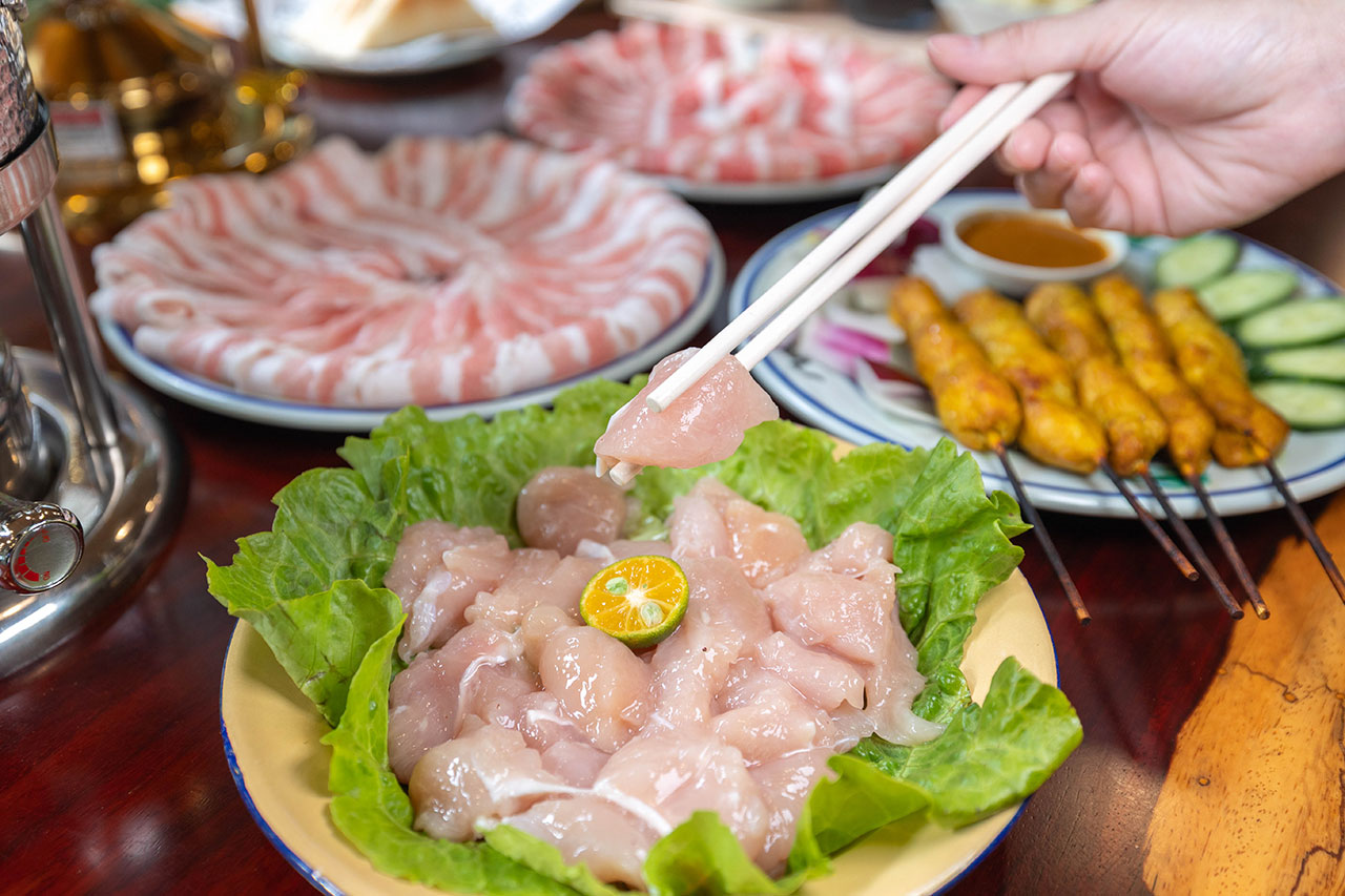 來馬食光｜苗栗親子餐廳推薦，超豐盛南洋料理冬季限定鍋物，南洋甜點下午茶美食吃到爽，2026頭份火鍋推薦！