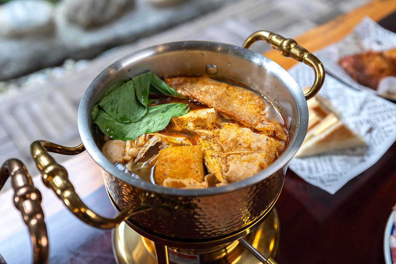 來馬食光｜苗栗親子餐廳推薦，超豐盛南洋料理冬季限定鍋物，南洋甜點下午茶美食吃到爽，2026頭份火鍋推薦！