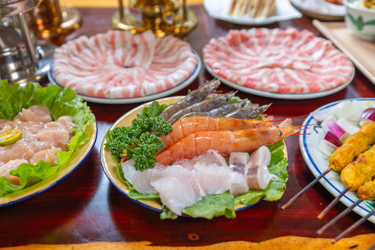 來馬食光｜苗栗親子餐廳推薦，超豐盛南洋料理冬季限定鍋物，南洋甜點下午茶美食吃到爽，2026頭份火鍋推薦！