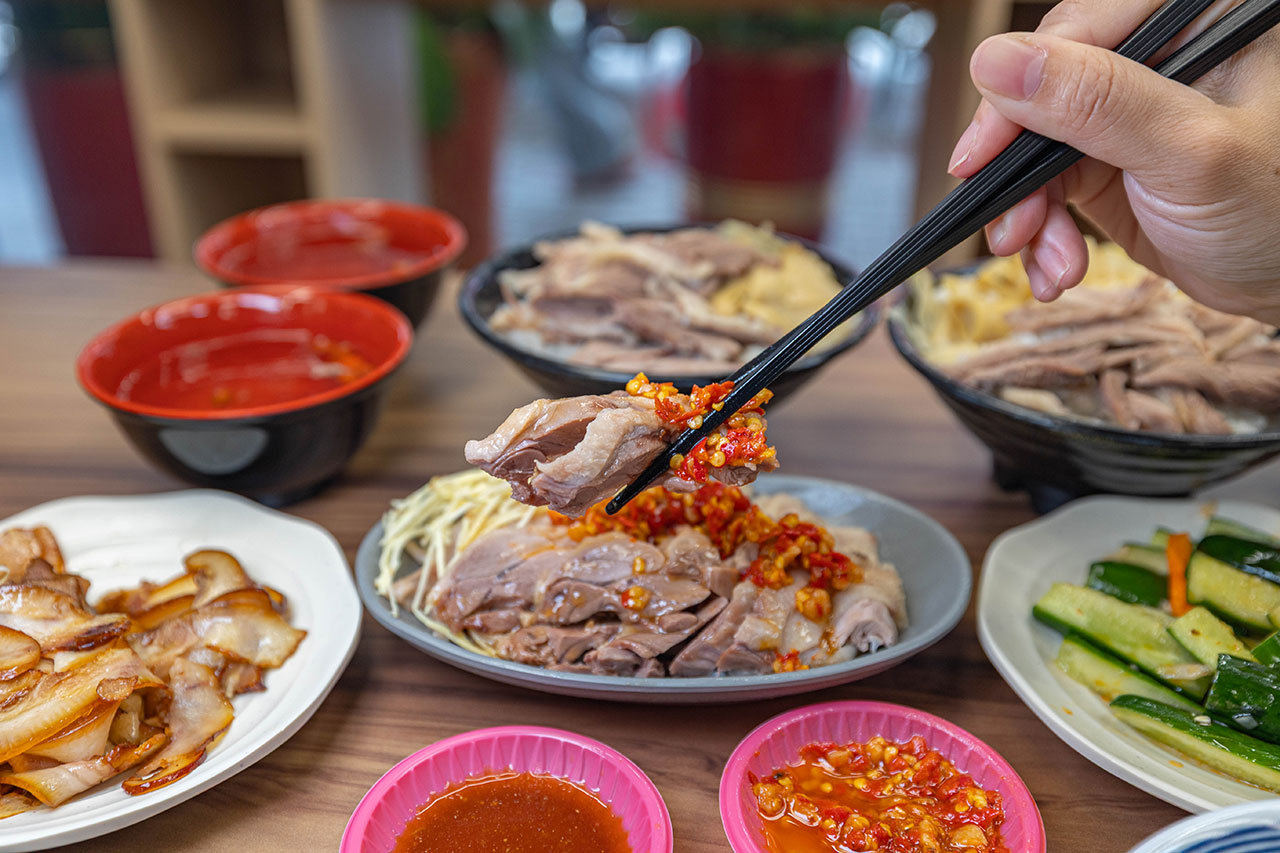 酉金鵝 興大店，最新台中美食報到！開幕期間全店 9 折起，超香無骨鵝肉飯、獨門涼拌小菜一吃上癮，必吃 2026 台中小吃推薦