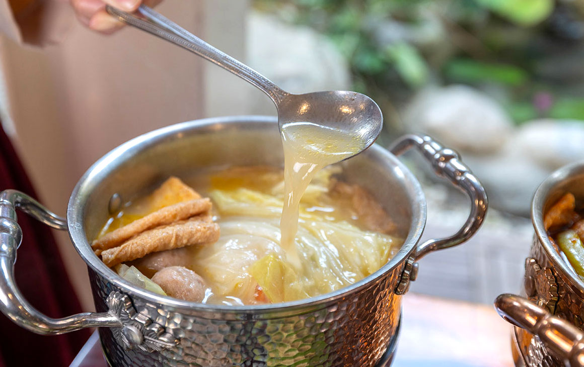 來馬食光｜苗栗親子餐廳推薦，超豐盛南洋料理冬季限定鍋物，南洋甜點下午茶美食吃到爽，2026頭份火鍋推薦！