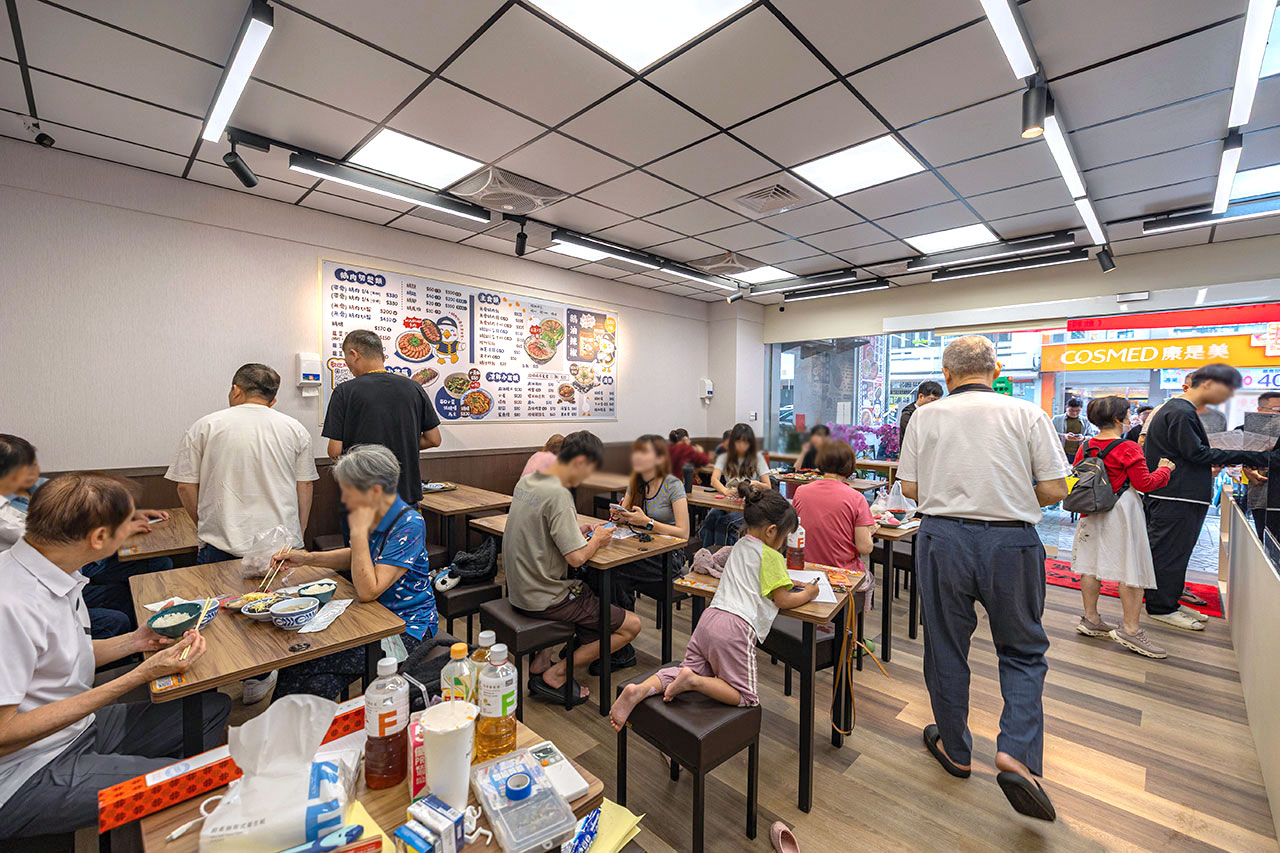 酉金鵝 興大店，最新台中美食報到！開幕期間全店 9 折起，超香無骨鵝肉飯、獨門涼拌小菜一吃上癮，必吃 2026 台中小吃推薦