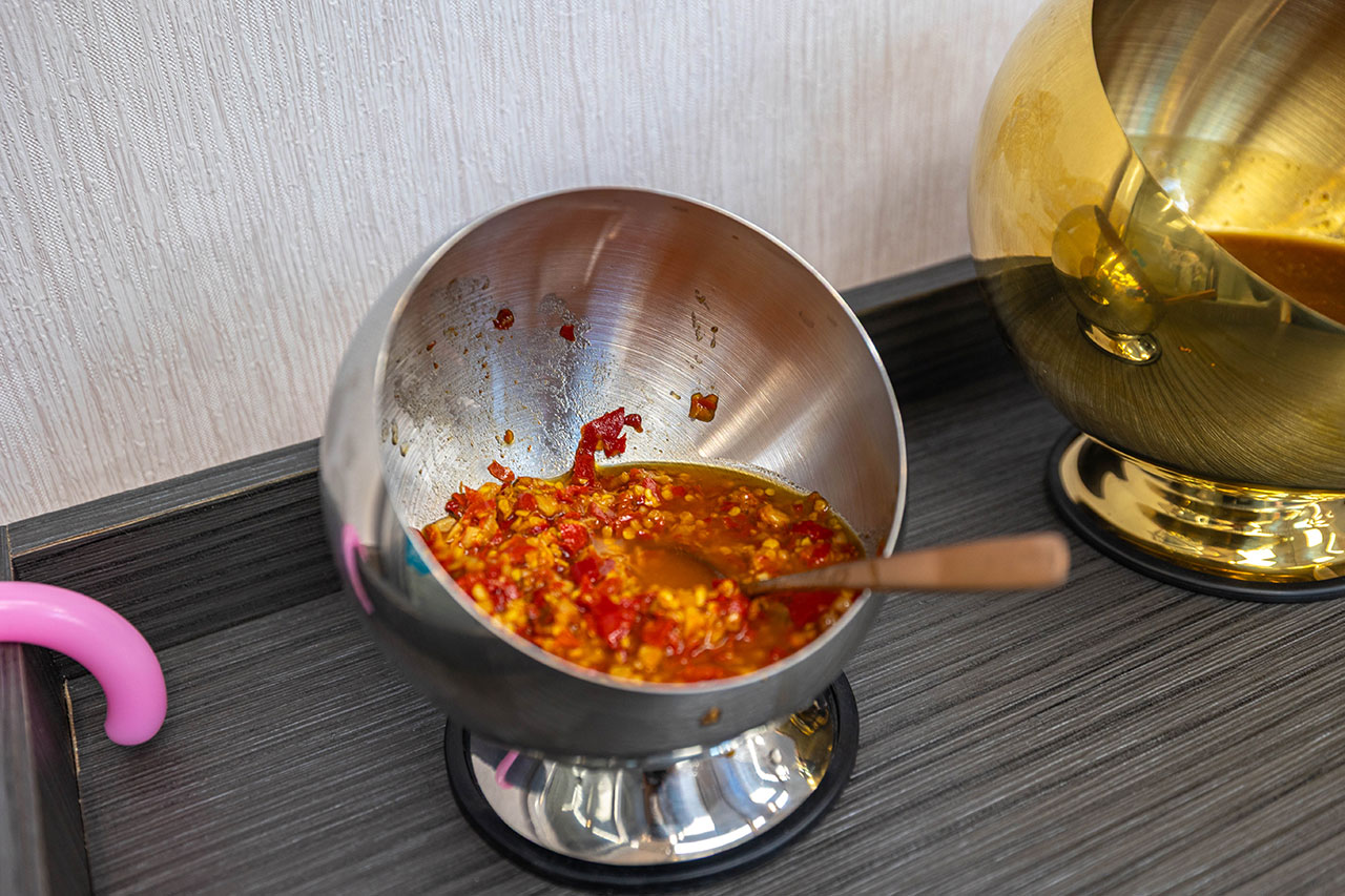 酉金鵝 興大店，最新台中美食報到！開幕期間全店 9 折起，超香無骨鵝肉飯、獨門涼拌小菜一吃上癮，必吃 2026 台中小吃推薦