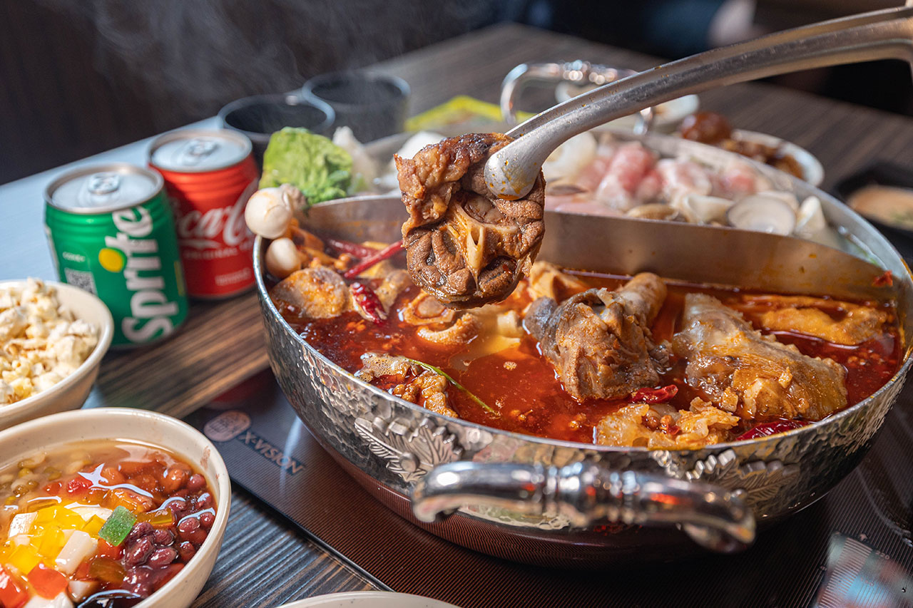 牛羊爭霸 八德店｜肉控必訪超狂桃園吃到飽火鍋，將近100樣食材牛豬羊海鮮一次吃個夠！ 還有甜點冰品自助吧，桃園八德羊肉爐推薦！