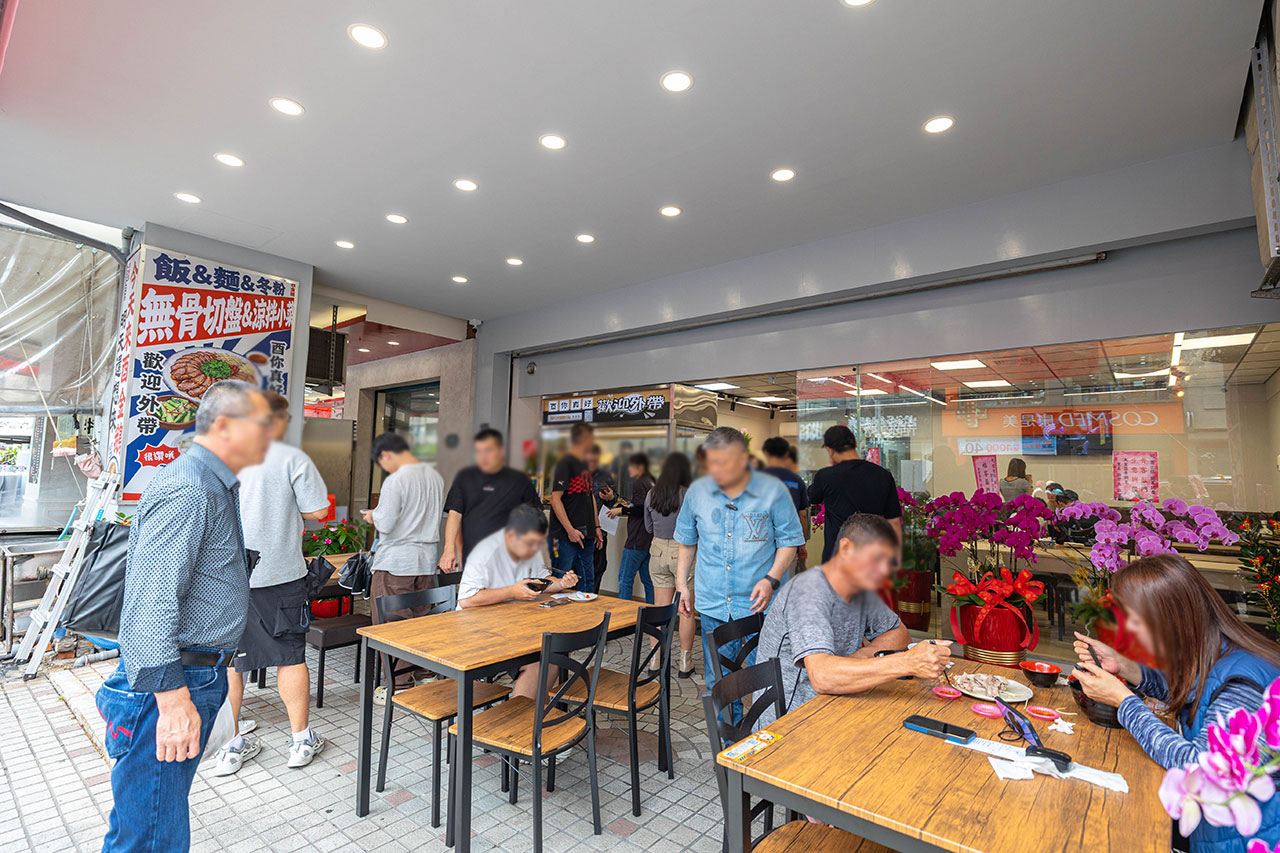 酉金鵝 興大店，最新台中美食報到！開幕期間全店 9 折起，超香無骨鵝肉飯、獨門涼拌小菜一吃上癮，必吃 2026 台中小吃推薦