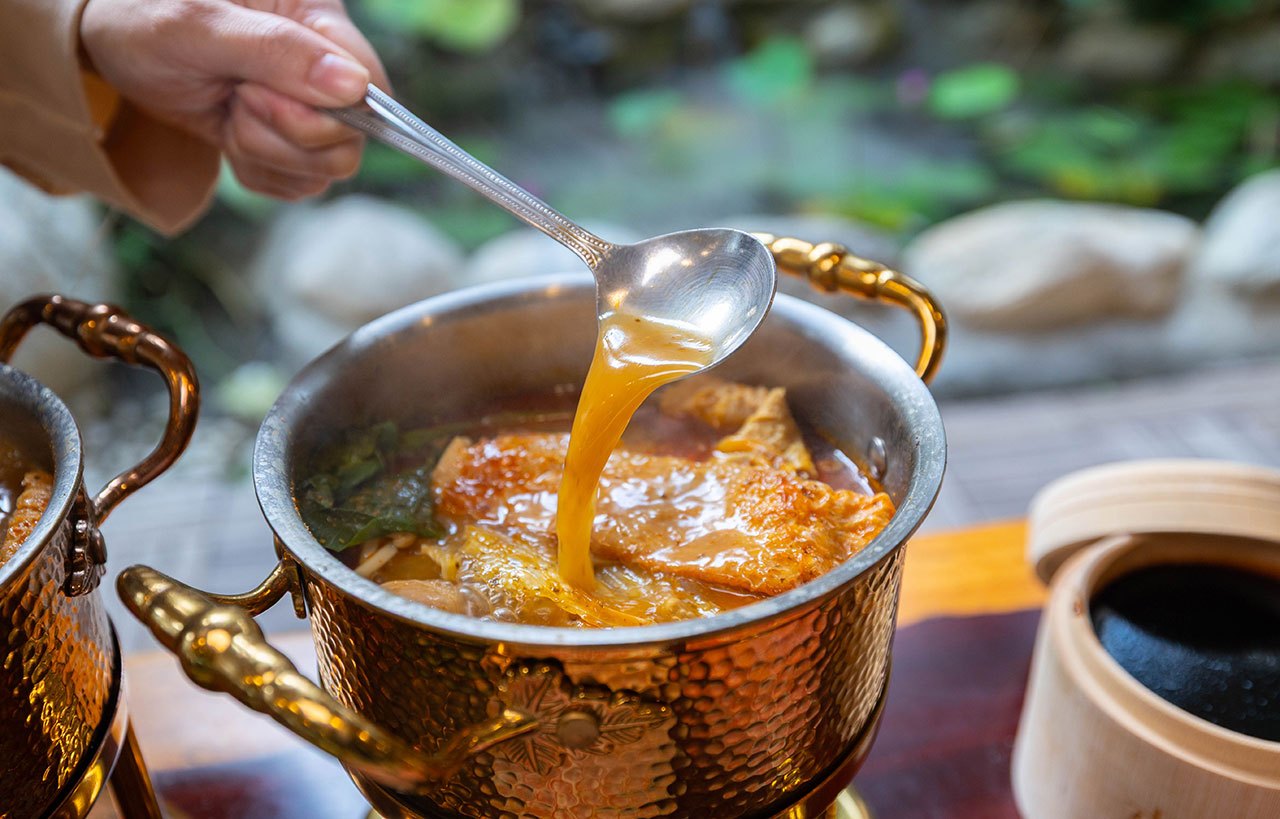 來馬食光｜苗栗親子餐廳推薦，超豐盛南洋料理冬季限定鍋物，南洋甜點下午茶美食吃到爽，2026頭份火鍋推薦！