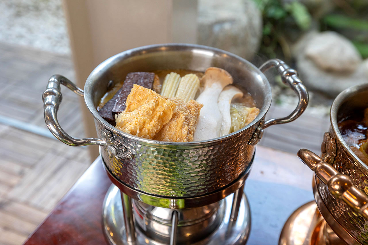 來馬食光｜苗栗親子餐廳推薦，超豐盛南洋料理冬季限定鍋物，南洋甜點下午茶美食吃到爽，2026頭份火鍋推薦！