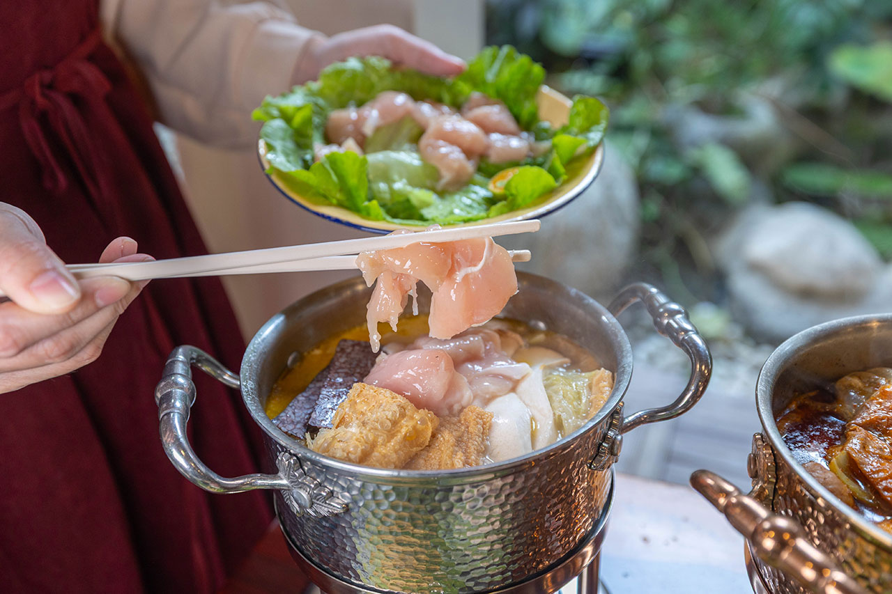 來馬食光｜苗栗親子餐廳推薦，超豐盛南洋料理冬季限定鍋物，南洋甜點下午茶美食吃到爽，2026頭份火鍋推薦！