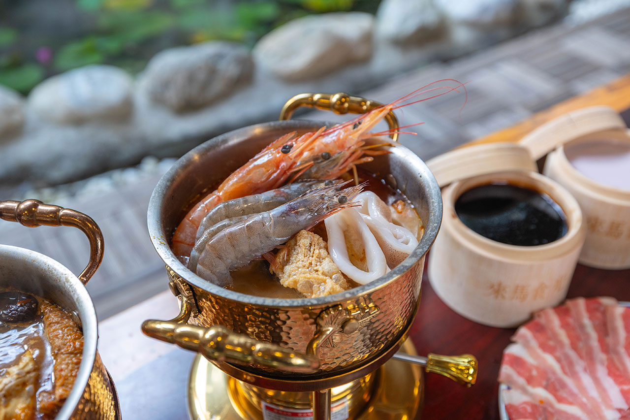 來馬食光｜苗栗親子餐廳推薦，超豐盛南洋料理冬季限定鍋物，南洋甜點下午茶美食吃到爽，2026頭份火鍋推薦！