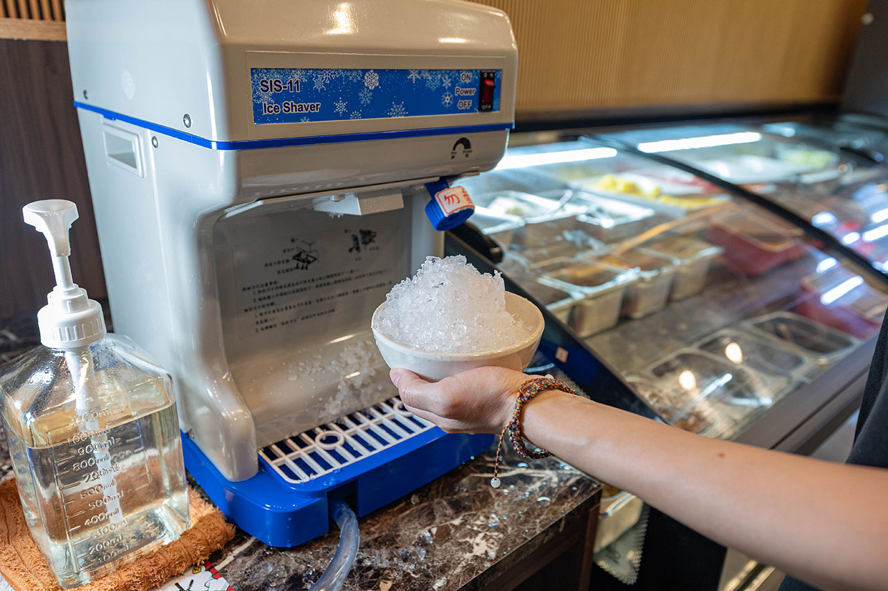 牛羊爭霸 八德店｜肉控必訪超狂桃園吃到飽火鍋，將近100樣食材牛豬羊海鮮一次吃個夠！ 還有甜點冰品自助吧，桃園八德羊肉爐推薦！