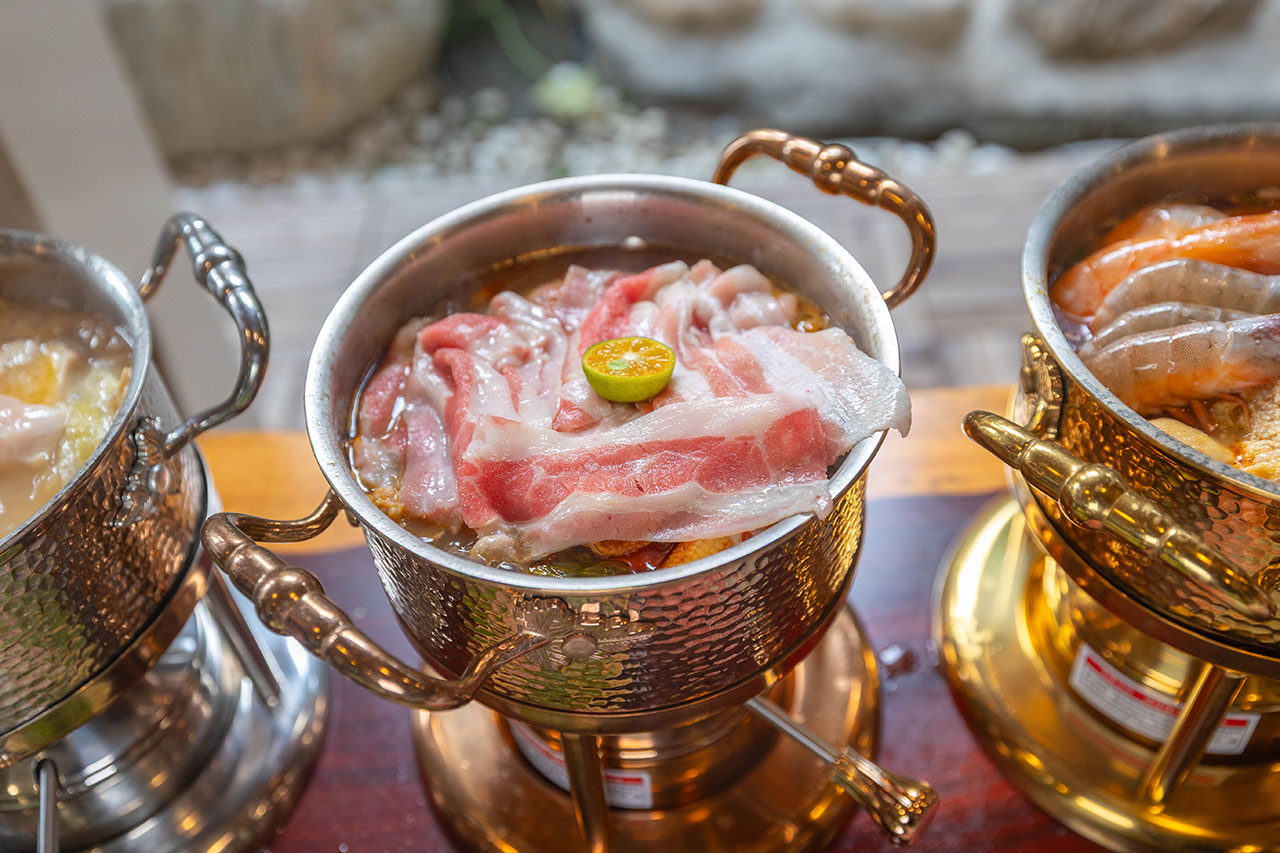 來馬食光｜苗栗親子餐廳推薦，超豐盛南洋料理冬季限定鍋物，南洋甜點下午茶美食吃到爽，2026頭份火鍋推薦！