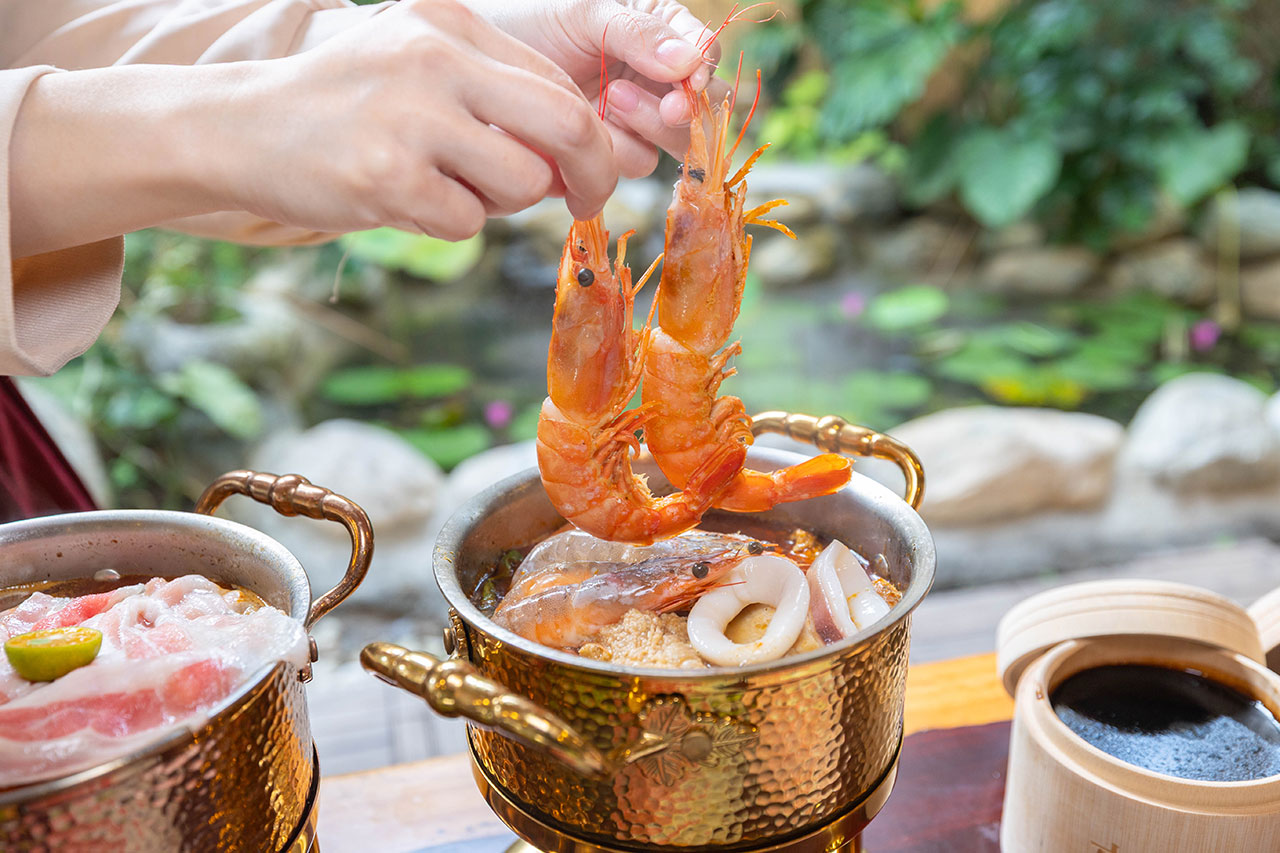 來馬食光｜苗栗親子餐廳推薦，超豐盛南洋料理冬季限定鍋物，南洋甜點下午茶美食吃到爽，2026頭份火鍋推薦！