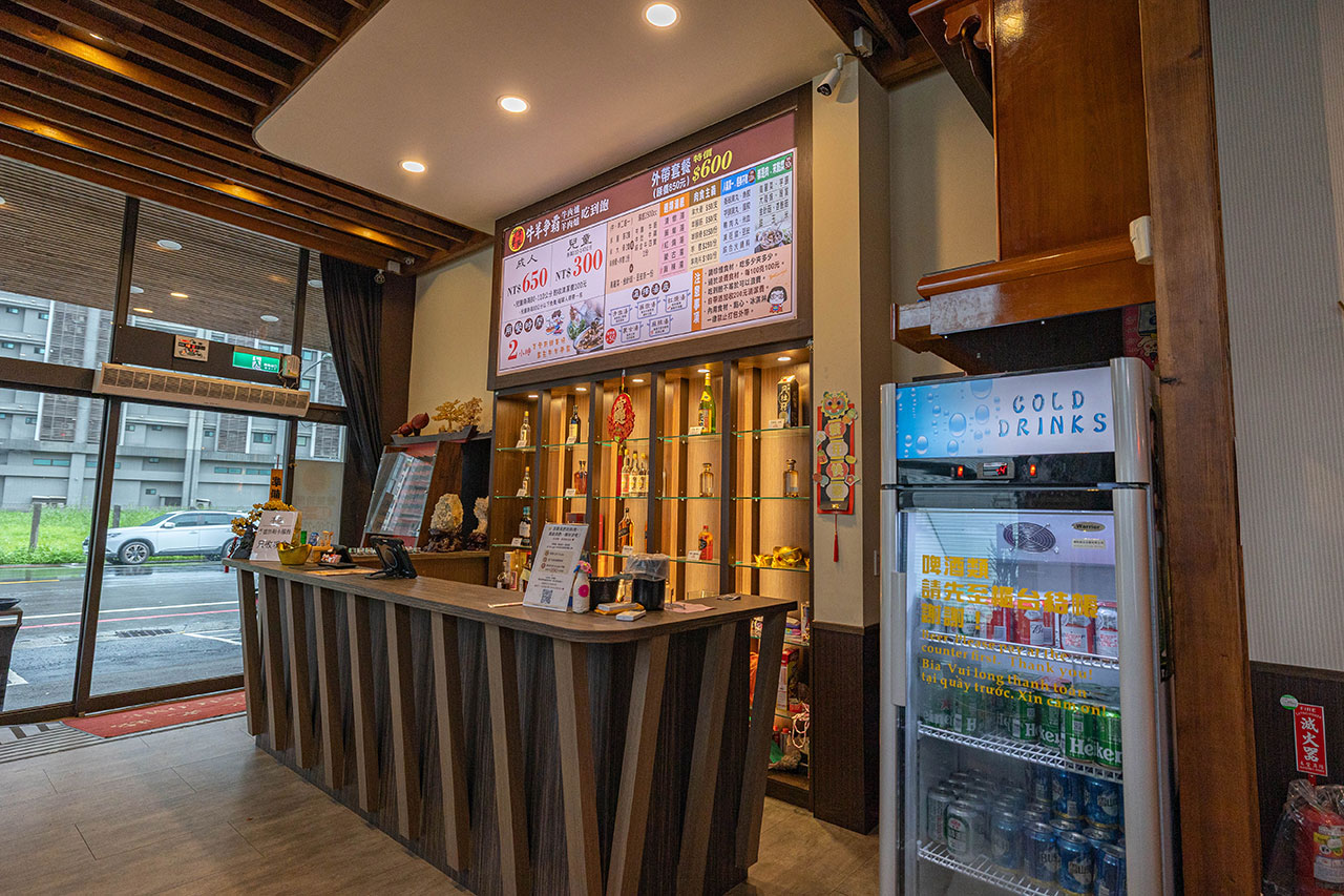 牛羊爭霸 八德店｜肉控必訪超狂桃園吃到飽火鍋，將近100樣食材牛豬羊海鮮一次吃個夠！ 還有甜點冰品自助吧，桃園八德羊肉爐推薦！
