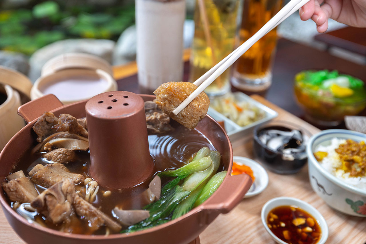 來馬食光｜苗栗親子餐廳推薦，超豐盛南洋料理冬季限定鍋物，南洋甜點下午茶美食吃到爽，2026頭份火鍋推薦！