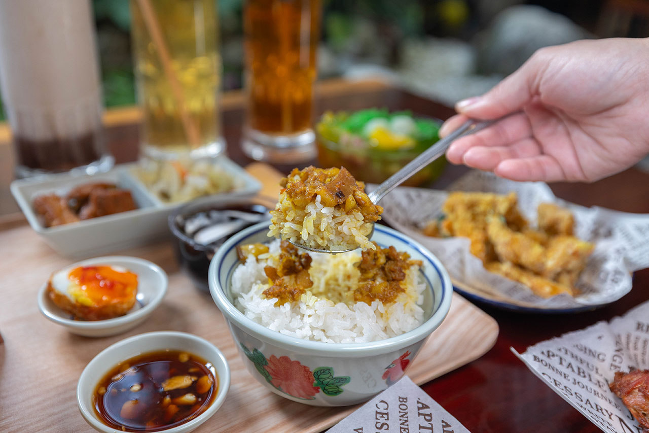 來馬食光｜苗栗親子餐廳推薦，超豐盛南洋料理冬季限定鍋物，南洋甜點下午茶美食吃到爽，2026頭份火鍋推薦！