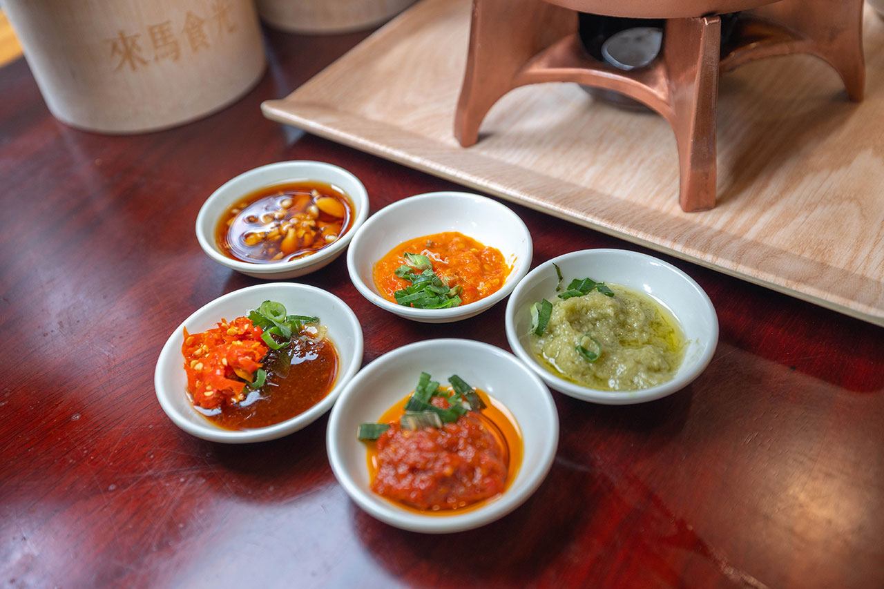 來馬食光｜苗栗親子餐廳推薦，超豐盛南洋料理冬季限定鍋物，南洋甜點下午茶美食吃到爽，2026頭份火鍋推薦！