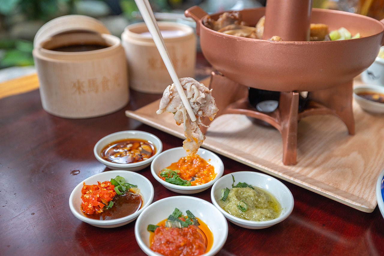 來馬食光｜苗栗親子餐廳推薦，超豐盛南洋料理冬季限定鍋物，南洋甜點下午茶美食吃到爽，2026頭份火鍋推薦！