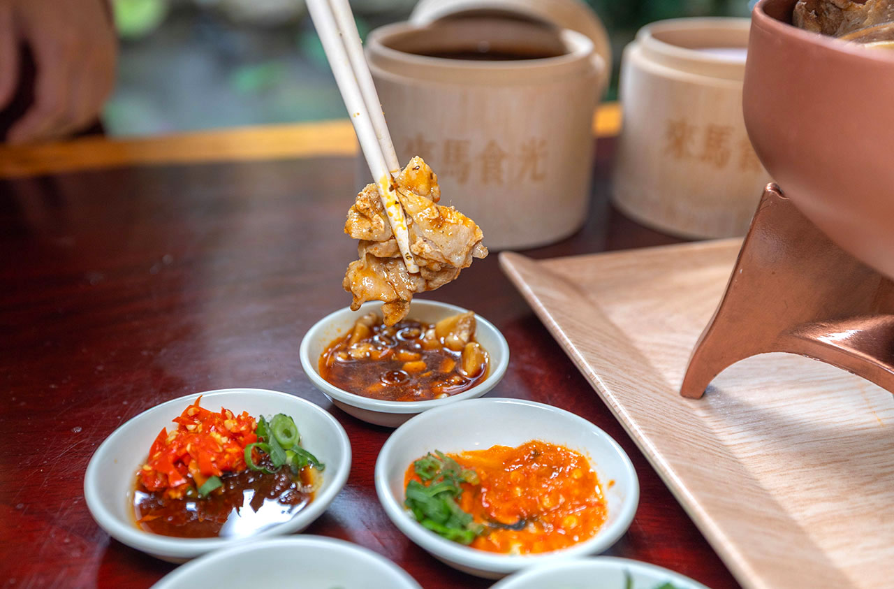 來馬食光｜苗栗親子餐廳推薦，超豐盛南洋料理冬季限定鍋物，南洋甜點下午茶美食吃到爽，2026頭份火鍋推薦！