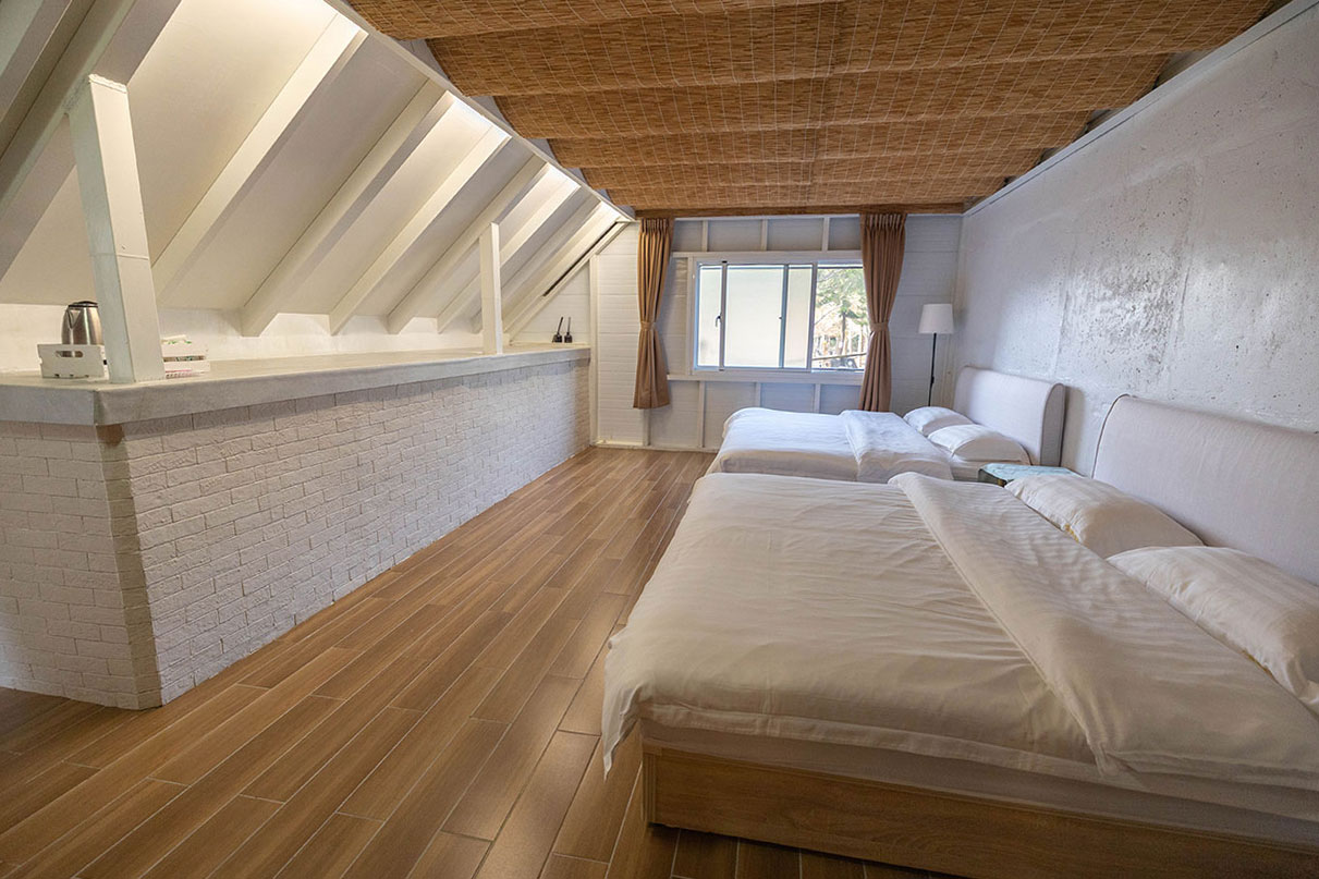 不遠山莊｜苗栗三義超美台灣合掌村，露營野奢營火烤肉聚餐，跳跳床、滑梯，超美鹿角咖啡吃喝玩樂一次滿足！2026苗栗景點推薦