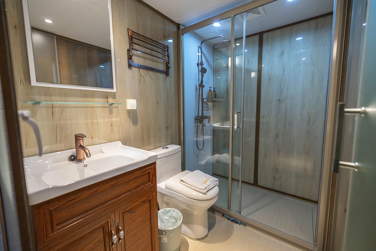 不遠山莊｜苗栗三義超美台灣合掌村，露營野奢營火烤肉聚餐，跳跳床、滑梯，超美鹿角咖啡吃喝玩樂一次滿足！2026苗栗景點推薦