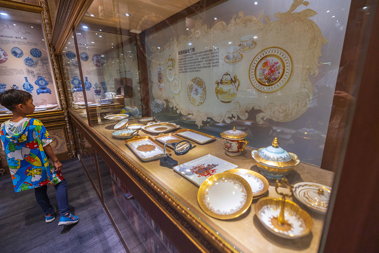 瀚熙軒茶餐廳｜新天地美食與西洋博物館藝境時光之旅：2026台中東區美食推薦！結合千件歐洲古董與創意港式飲茶的台中隱藏版聚餐首選
