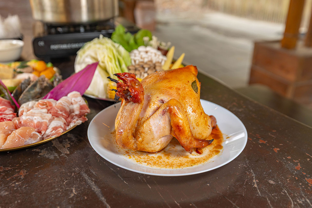 不遠山莊｜苗栗三義超美台灣合掌村，露營野奢營火烤肉聚餐，跳跳床、滑梯，超美鹿角咖啡吃喝玩樂一次滿足！2026苗栗景點推薦