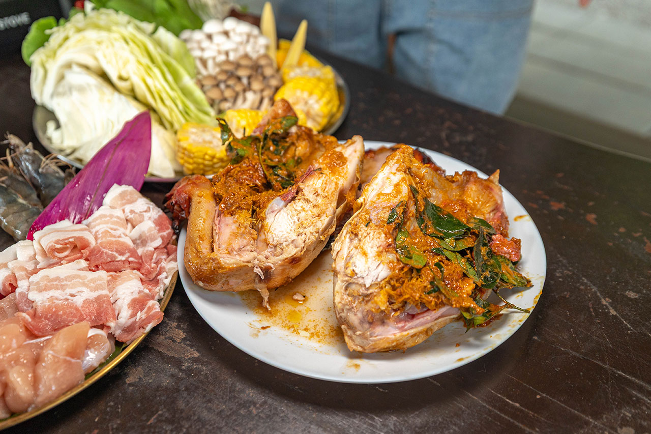 不遠山莊｜苗栗三義超美台灣合掌村，露營野奢營火烤肉聚餐，跳跳床、滑梯，超美鹿角咖啡吃喝玩樂一次滿足！2026苗栗景點推薦