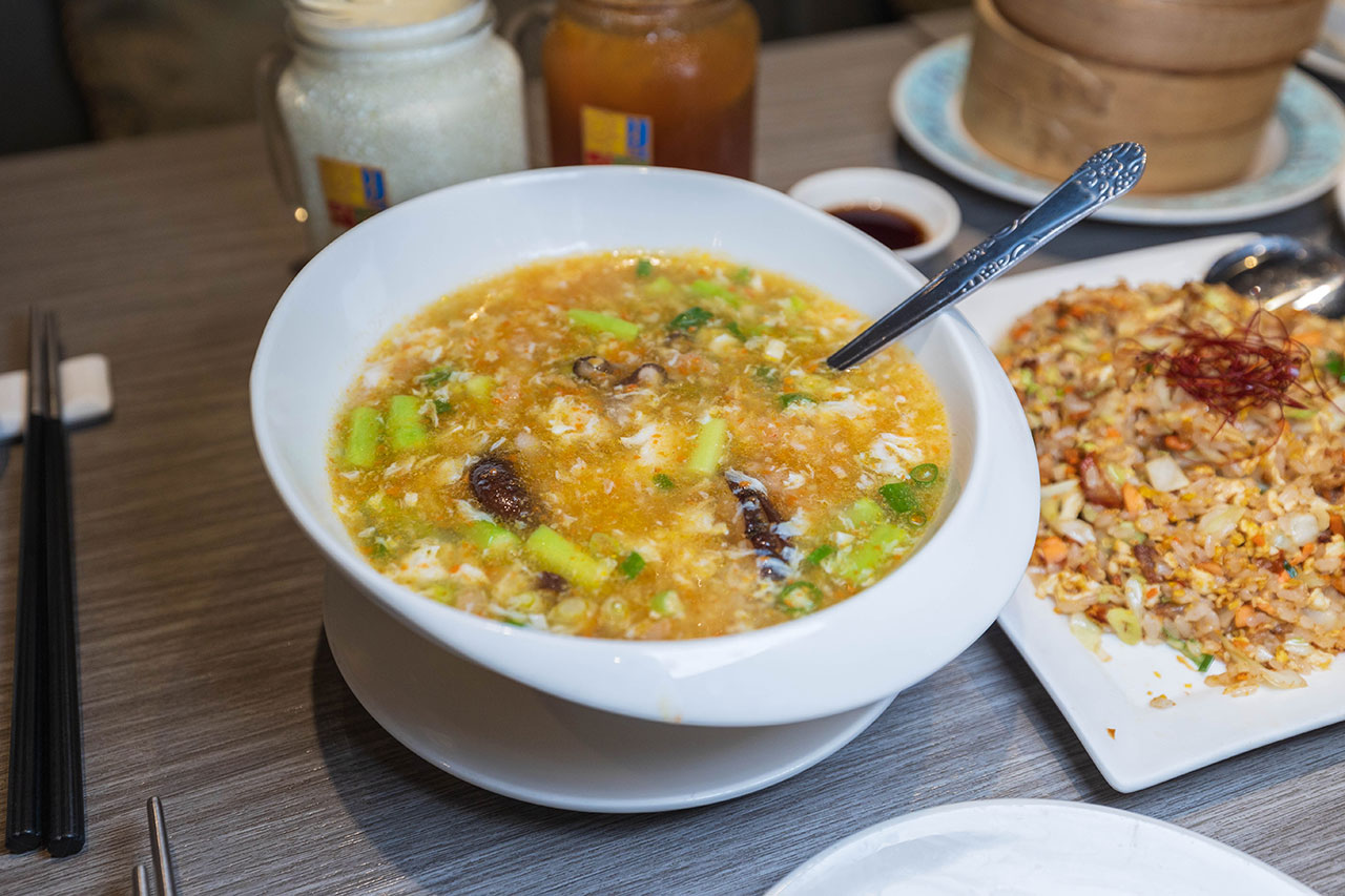 瀚熙軒茶餐廳｜新天地美食與西洋博物館藝境時光之旅：2026台中東區美食推薦！結合千件歐洲古董與創意港式飲茶的台中隱藏版聚餐首選