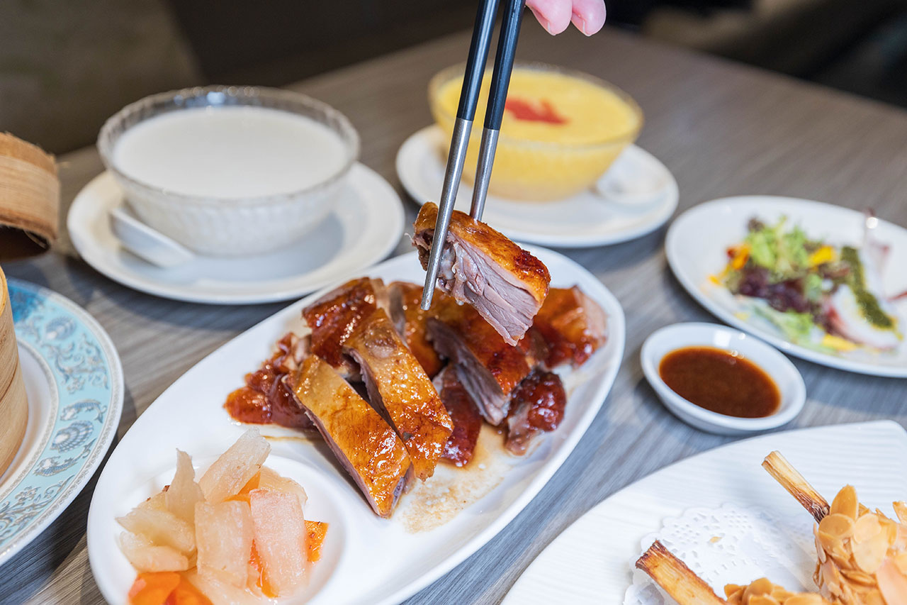 瀚熙軒茶餐廳|新天地美食與西洋博物館藝境時光之旅:2026台中東區美食推薦!結合千件歐洲古董與創意港式飲茶的台中隱藏版聚餐首選 瀚熙軒茶餐廳|新天地美食與西洋博物館藝境時光之旅:2026台中東區美食推薦!結合千件歐洲古董與創意港式飲茶的台中隱藏版聚餐首選