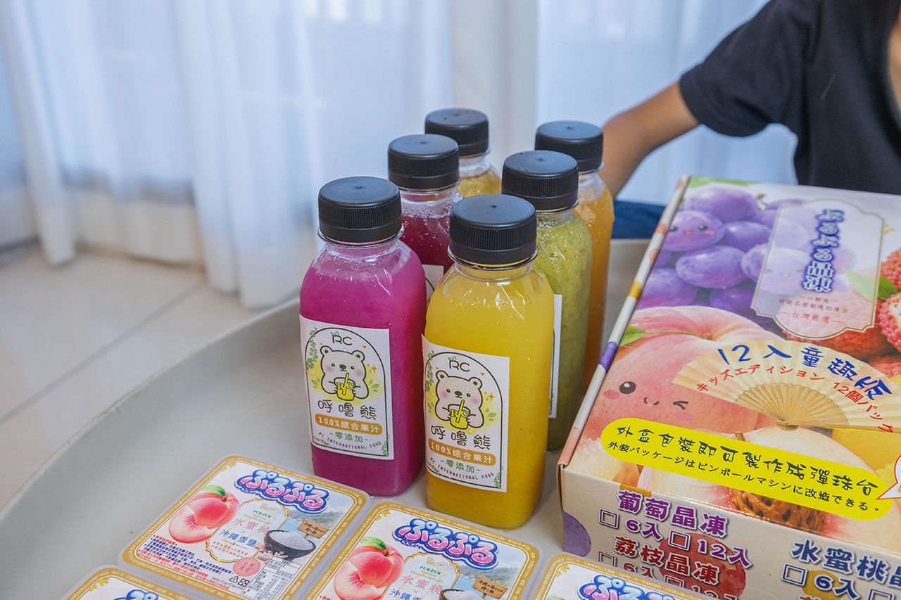 《噗嚕噗嚕晶凍》童趣版彈珠台禮盒：2026必買團購下午茶首選！巨峰葡萄果肉x沖繩雪鹽水蜜桃！《呼嚕熊》鮮果冷壓榨果汁全系列大推薦