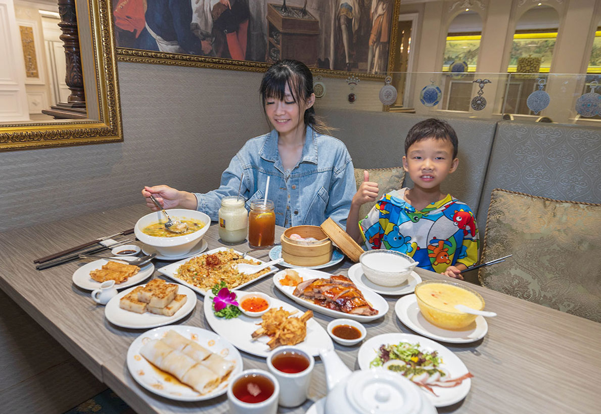 瀚熙軒茶餐廳｜新天地美食與西洋博物館藝境時光之旅：2026台中東區美食推薦！結合千件歐洲古董與創意港式飲茶的台中隱藏版聚餐首選