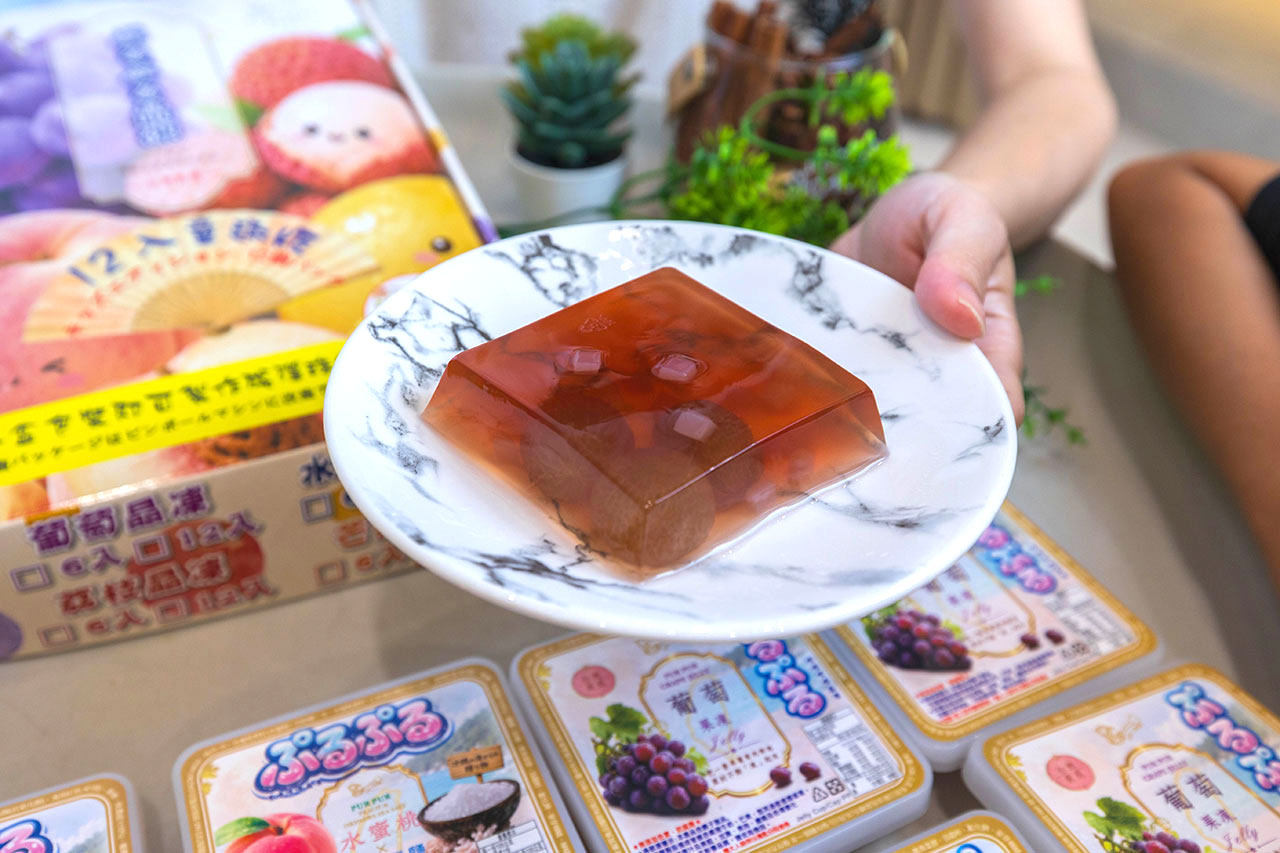 《噗嚕噗嚕晶凍》童趣版彈珠台禮盒：2026必買團購下午茶首選！巨峰葡萄果肉x沖繩雪鹽水蜜桃！《呼嚕熊》鮮果冷壓榨果汁全系列大推薦