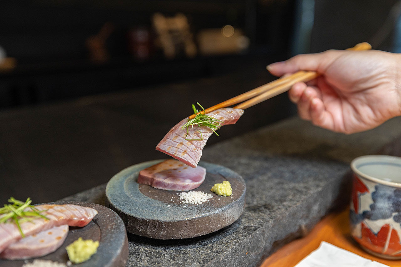 海浪壽司｜日式割烹台中無菜單料理推薦，爆量生魚壽司活體宮崎小沢蟹，超適合聚餐慶生的超大包廂用餐空間，最新2026台中北屯日本料理推薦