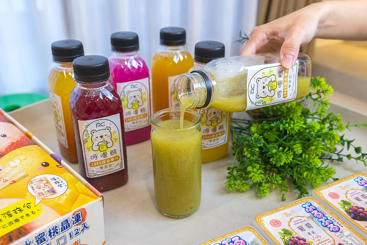 《噗嚕噗嚕晶凍》童趣版彈珠台禮盒：2026必買團購下午茶首選！巨峰葡萄果肉x沖繩雪鹽水蜜桃！《呼嚕熊》鮮果冷壓榨果汁全系列大推薦