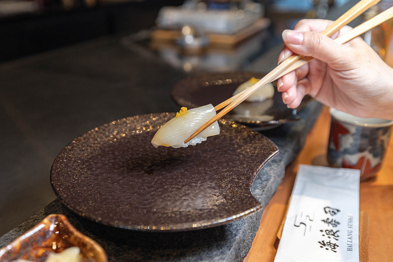 海浪壽司｜日式割烹台中無菜單料理推薦，爆量生魚壽司活體宮崎小沢蟹，超適合聚餐慶生的超大包廂用餐空間，最新2026台中北屯日本料理推薦