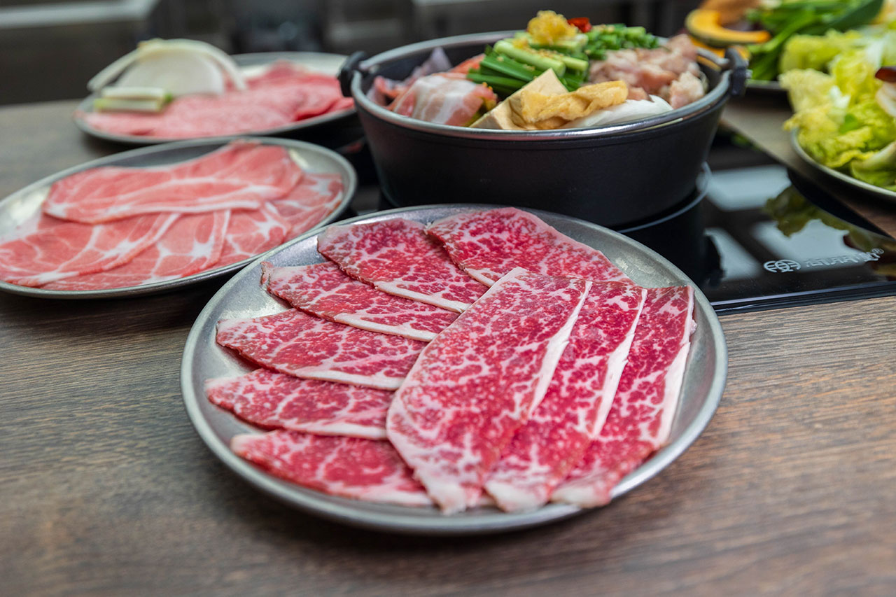 【台中北區美食】「駒澤屋壽喜燒」正宗關西風壽喜燒，台中科博館健行路無限蔬食吃到飽，宮崎A5和牛、博多牛腸鍋夜貓族必吃台中美食！