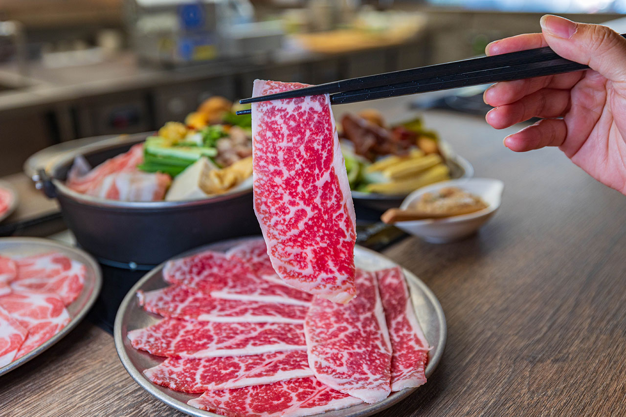 【台中北區美食】「駒澤屋壽喜燒」正宗關西風壽喜燒，台中科博館健行路無限蔬食吃到飽，宮崎A5和牛、博多牛腸鍋夜貓族必吃台中美食！