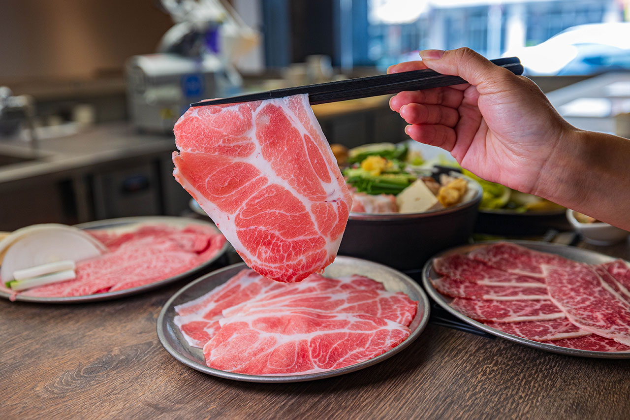 【台中北區美食】「駒澤屋壽喜燒」正宗關西風壽喜燒，台中科博館健行路無限蔬食吃到飽，宮崎A5和牛、博多牛腸鍋夜貓族必吃台中美食！
