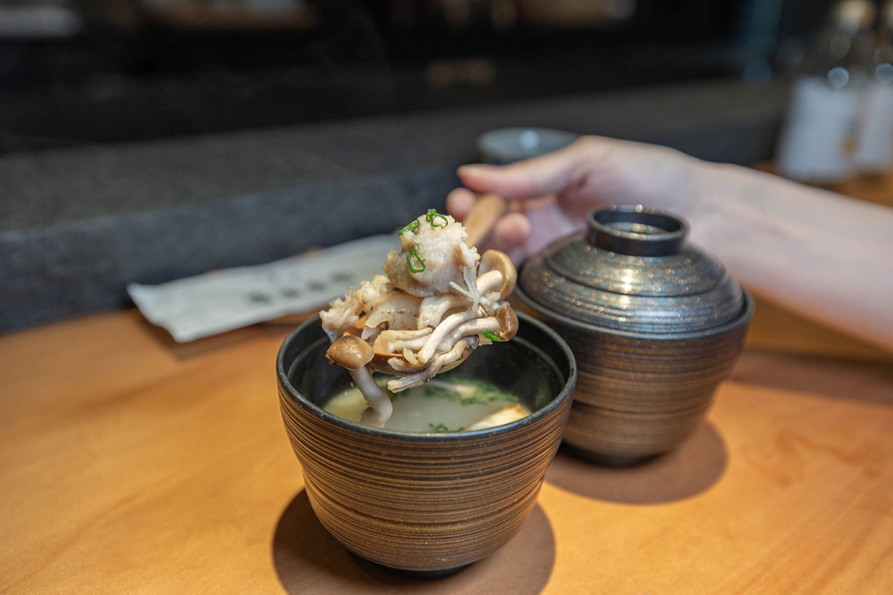 海浪壽司｜日式割烹台中無菜單料理推薦，爆量生魚壽司活體宮崎小沢蟹，超適合聚餐慶生的超大包廂用餐空間，最新2026台中北屯日本料理推薦