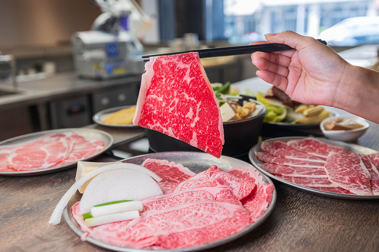 【台中北區美食】「駒澤屋壽喜燒」正宗關西風壽喜燒，台中科博館健行路無限蔬食吃到飽，宮崎A5和牛、博多牛腸鍋夜貓族必吃台中美食！