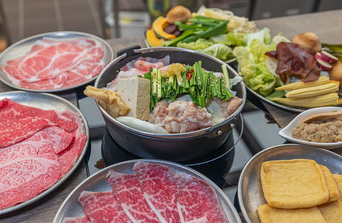 【台中北區美食】「駒澤屋壽喜燒」正宗關西風壽喜燒，台中科博館健行路無限蔬食吃到飽，宮崎A5和牛、博多牛腸鍋夜貓族必吃台中美食！