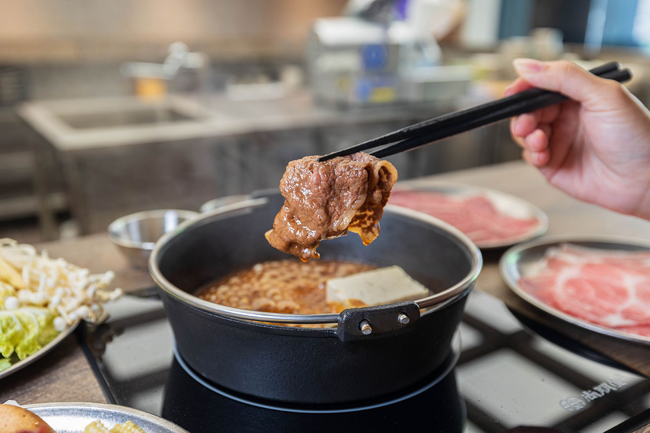 【台中北區美食】「駒澤屋壽喜燒」正宗關西風壽喜燒，台中科博館健行路無限蔬食吃到飽，宮崎A5和牛、博多牛腸鍋夜貓族必吃台中美食！