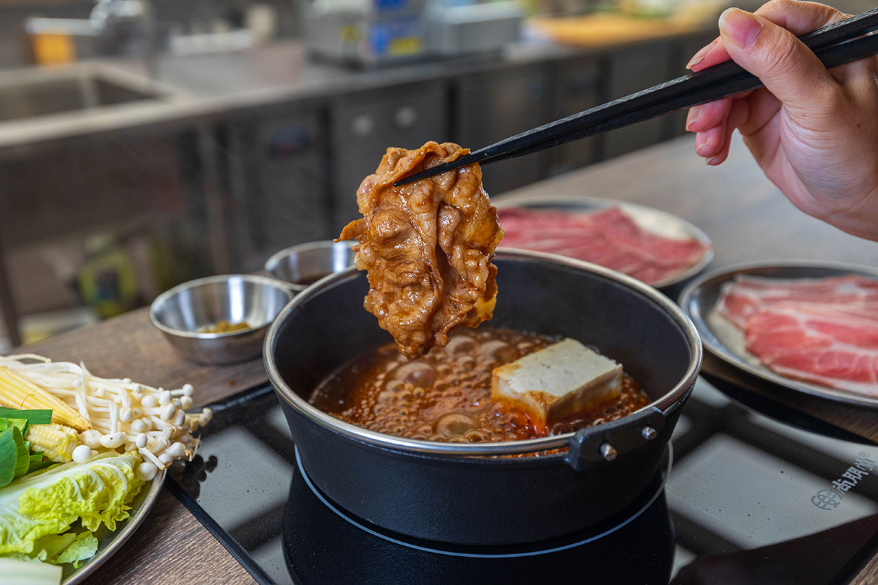 【台中北區美食】「駒澤屋壽喜燒」正宗關西風壽喜燒，台中科博館健行路無限蔬食吃到飽，宮崎A5和牛、博多牛腸鍋夜貓族必吃台中美食！