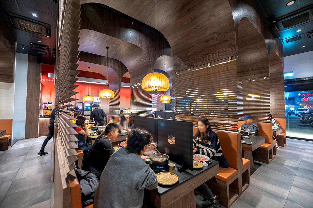 尚石苑石頭火鍋太平店｜台中超推火鍋吃到飽40種配料無限自助吧，台味特色美食滷肉飯、麵線糊、牛肉丼多種美食吃到爽，2026台中太平美食推薦