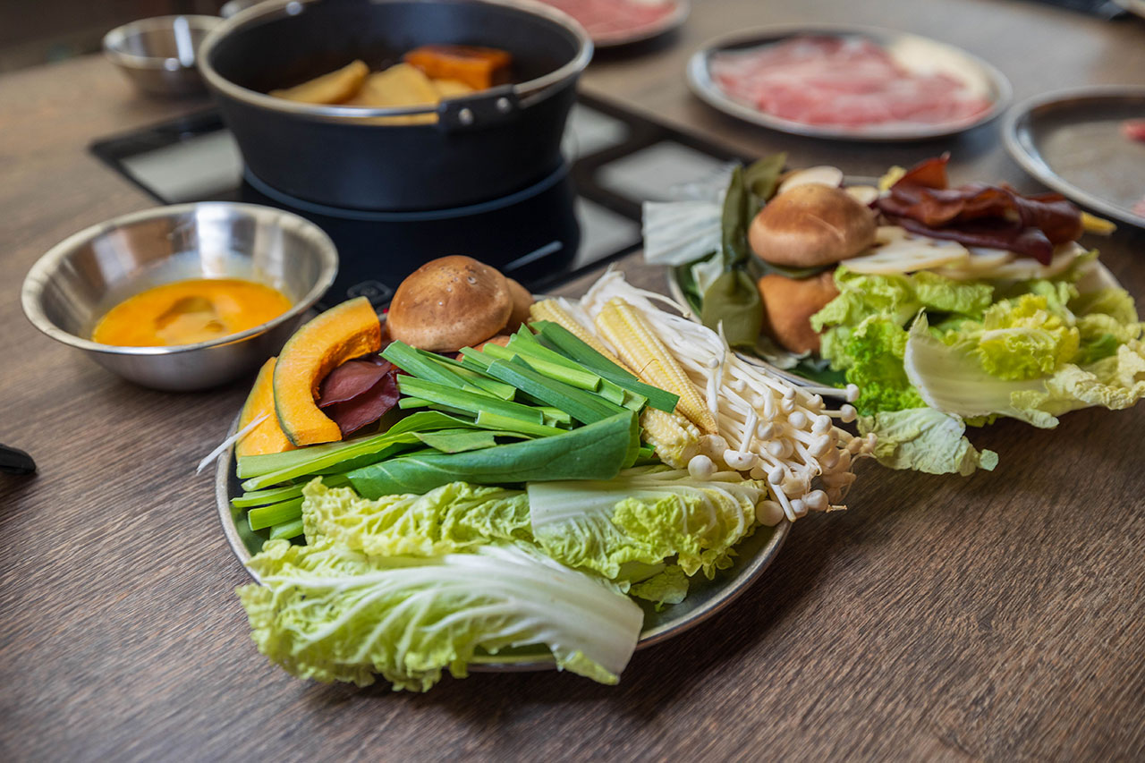 【台中北區美食】「駒澤屋壽喜燒」正宗關西風壽喜燒，台中科博館健行路無限蔬食吃到飽，宮崎A5和牛、博多牛腸鍋夜貓族必吃台中美食！