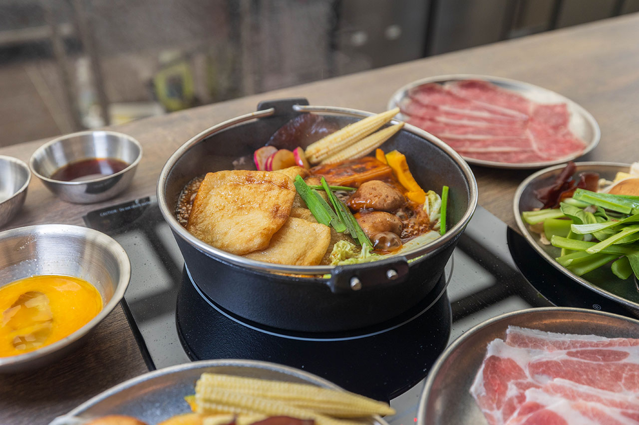 【台中北區美食】「駒澤屋壽喜燒」正宗關西風壽喜燒，台中科博館健行路無限蔬食吃到飽，宮崎A5和牛、博多牛腸鍋夜貓族必吃台中美食！