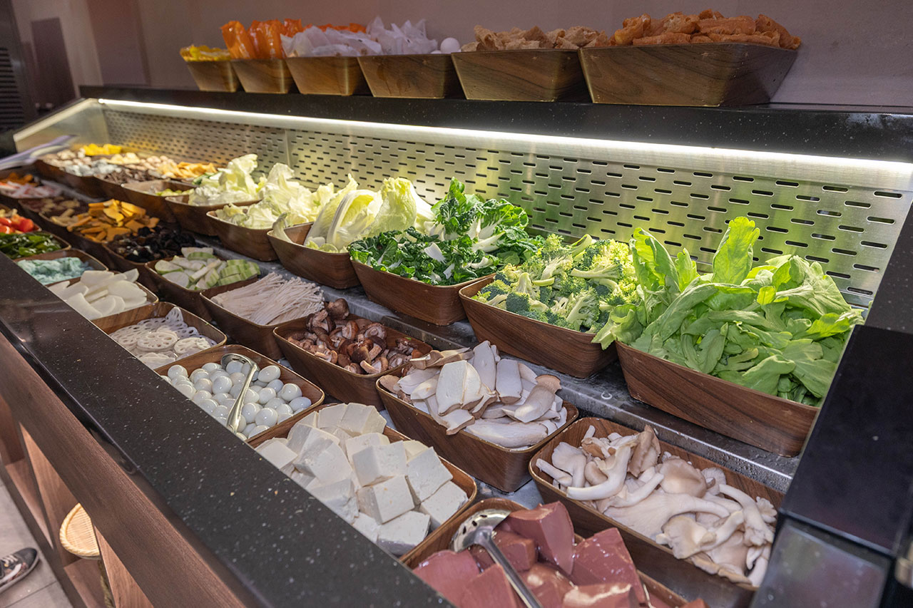 尚石苑石頭火鍋太平店｜台中超推火鍋吃到飽40種配料無限自助吧，台味特色美食滷肉飯、麵線糊、牛肉丼多種美食吃到爽，2026台中太平美食推薦